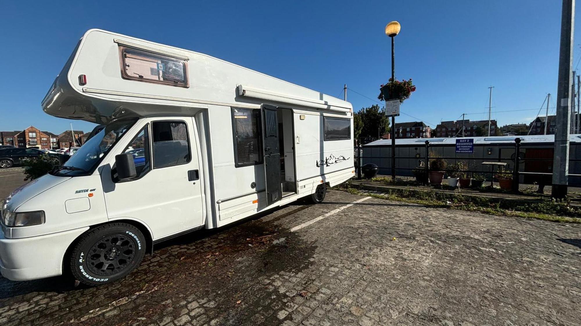 Hotel Cool Wheels On The Waterfront Liverpool Exterior foto